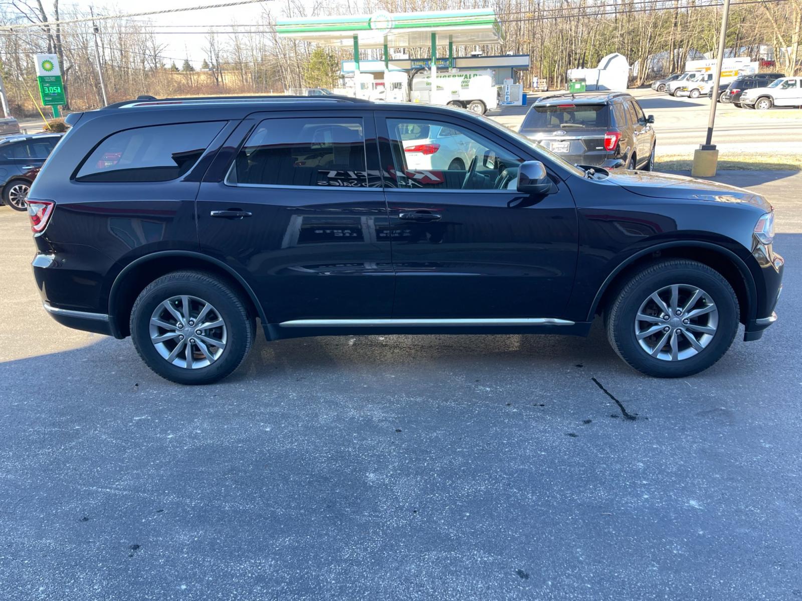 2018 Purple /Black Dodge Durango SXT Plus AWD (1C4RDJAG4JC) with an 3.6L V6 DOHC 24V engine, 8A transmission, located at 547 E. Main St., Orwell, OH, 44076, (440) 437-5893, 41.535435, -80.847855 - This 2018 Dodge Durango SXT Plus AWD is equipped with a powerful 3.6 Pentastar V6 engine paired with an 8-speed automatic transmission, offering a blend of performance and efficiency. This model features a comfortable interior with a power driver's seat, heated front seats, and a heated steering whe - Photo #5